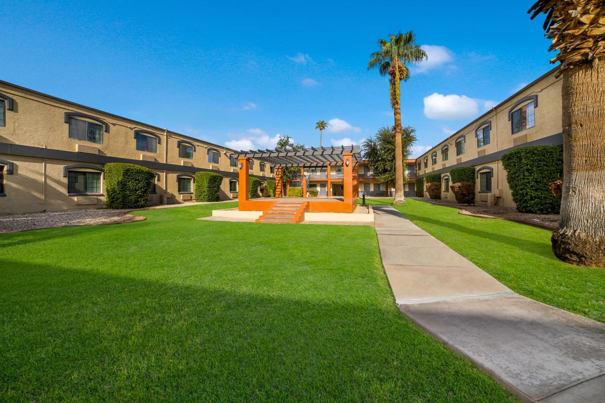 Quality Inn & Suites Goodyear - Phoenix West Exterior foto