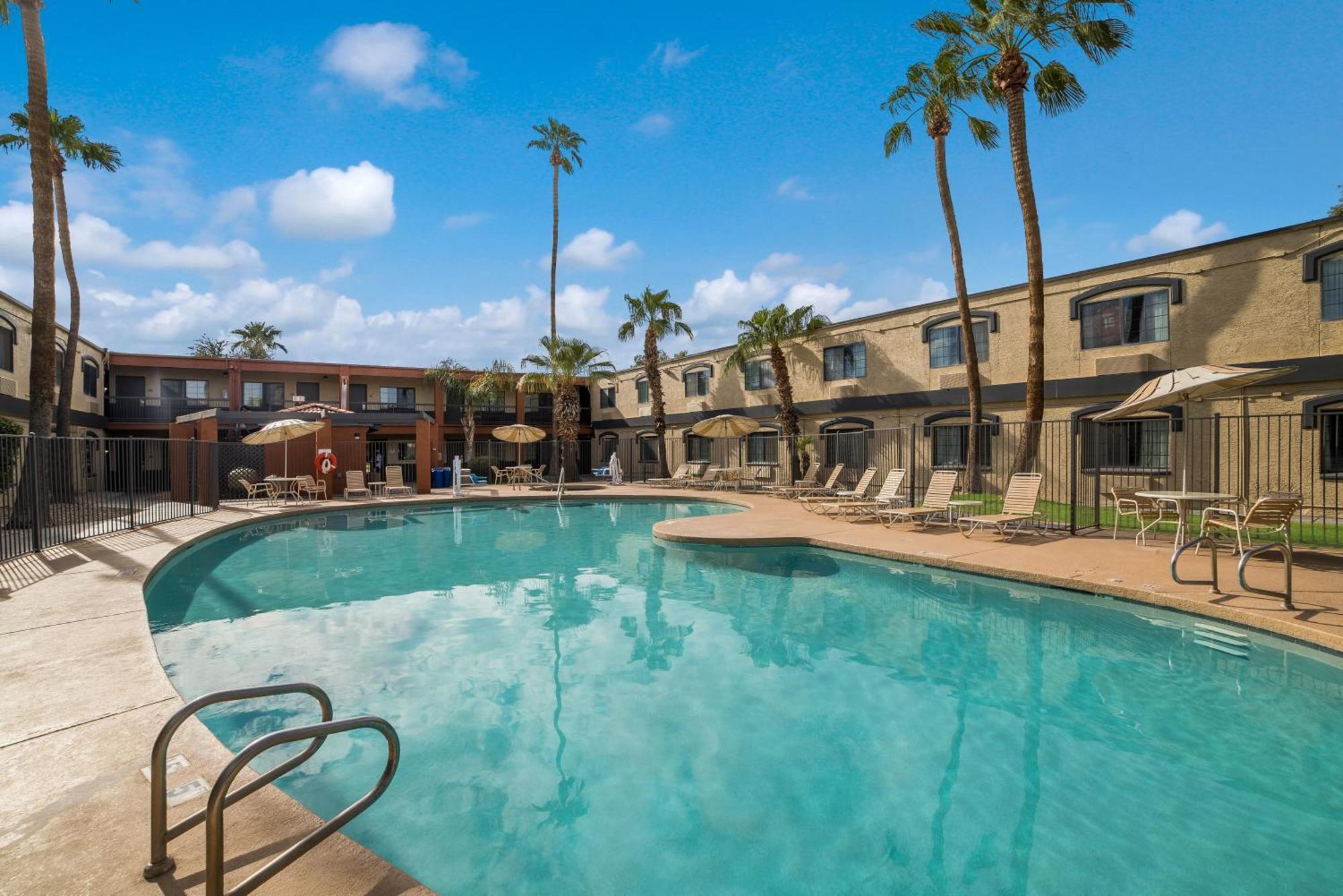 Quality Inn & Suites Goodyear - Phoenix West Exterior foto