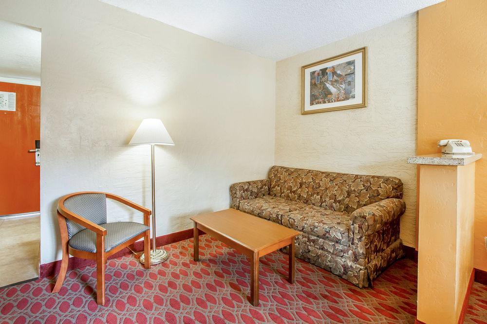 Quality Inn & Suites Goodyear - Phoenix West Exterior foto